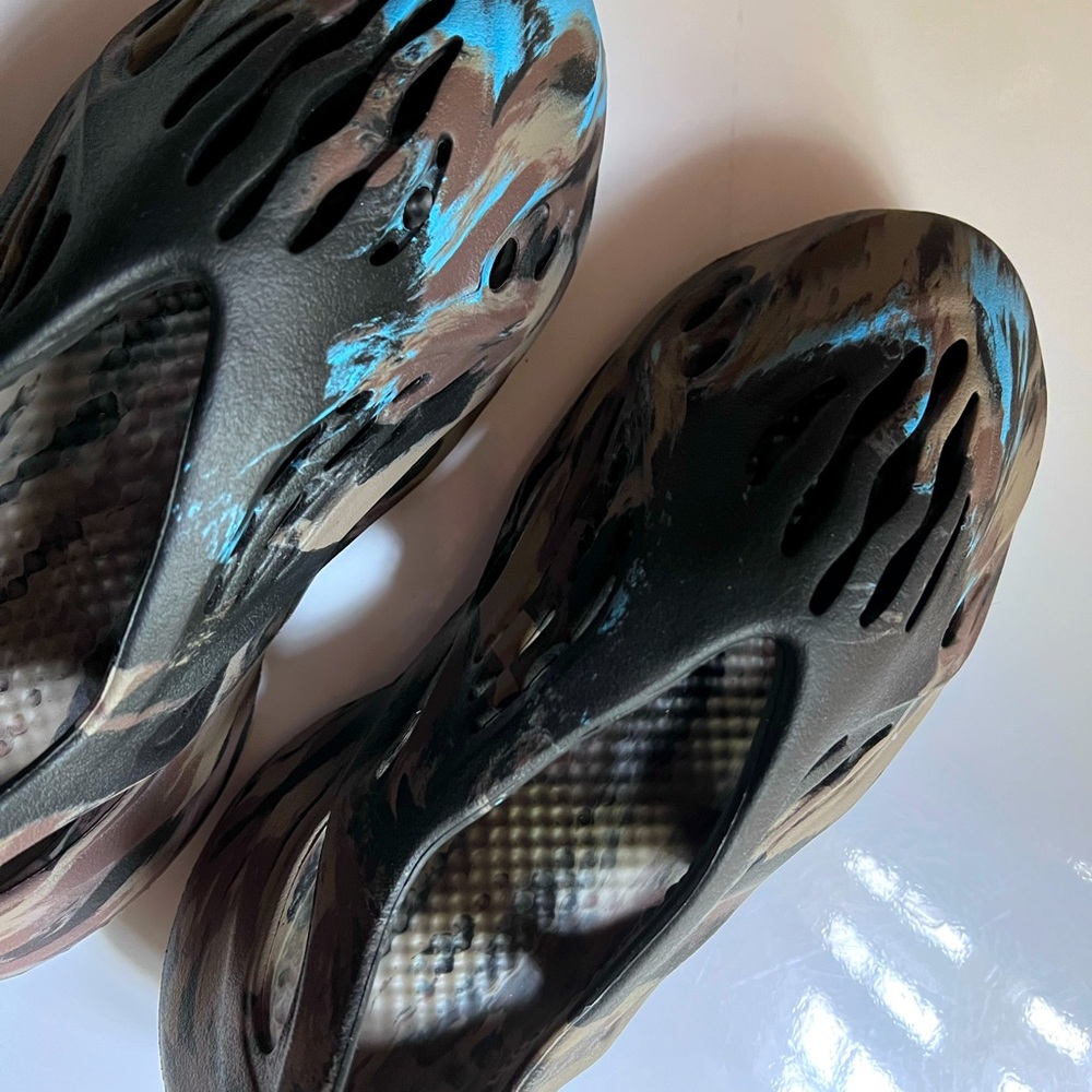 Yeezy Foam Runner MX Cinder size 5